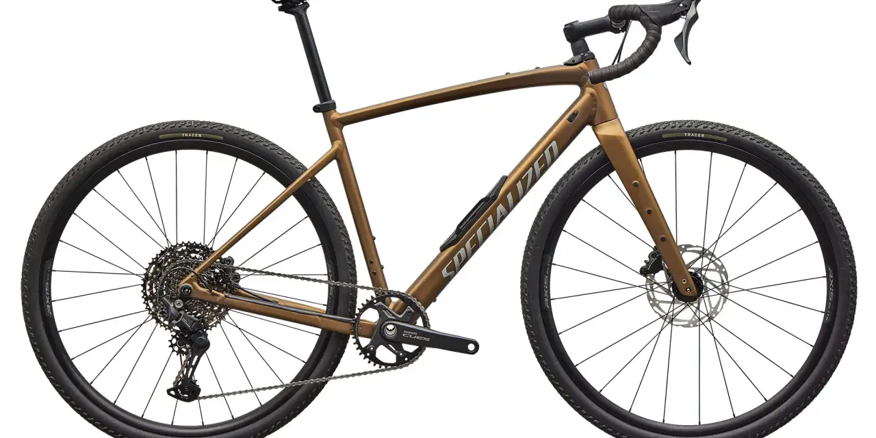 Brązowy rower gravelowy Specialized. Czy jego rama jest karbonowa czy aluminiowa?