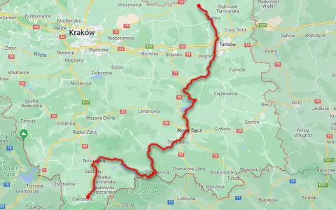 Mapa z zaznaczoną trasą rowerową wiodącą przez malownicze tereny, w tym okolice Nowego Sącza.