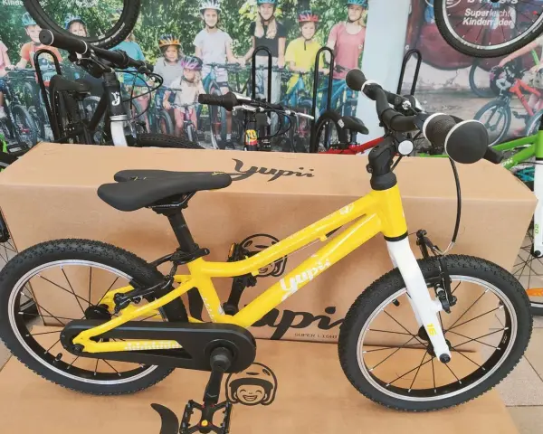 Jaki rower dla dziecka 120 cm? Żółty rowerek Yuppi z kołami 16 cali, idealny dla malucha.