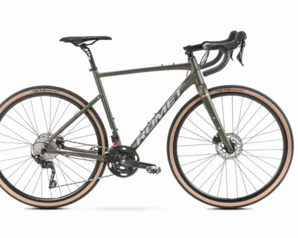 Zielony rower gravel z szerokimi oponami, idealny na każdą nawierzchnię. To jest właśnie gravel!